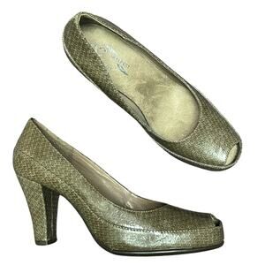 A2 by the Aerosoles heels tan faux snakeskin peep toe padded comfortable sz 9.5